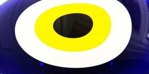 عين الحسود، العين الزرقاء