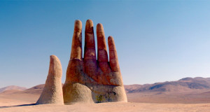 يد الصحراء، تشيلي. تصوير: ماركوس إسكالير