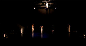 لقطة من العرض المسرحي "المطهر" للمخرجة لينا عسيران.